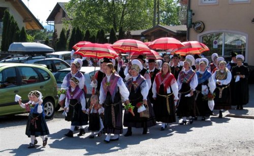 Skupina narodnih noš